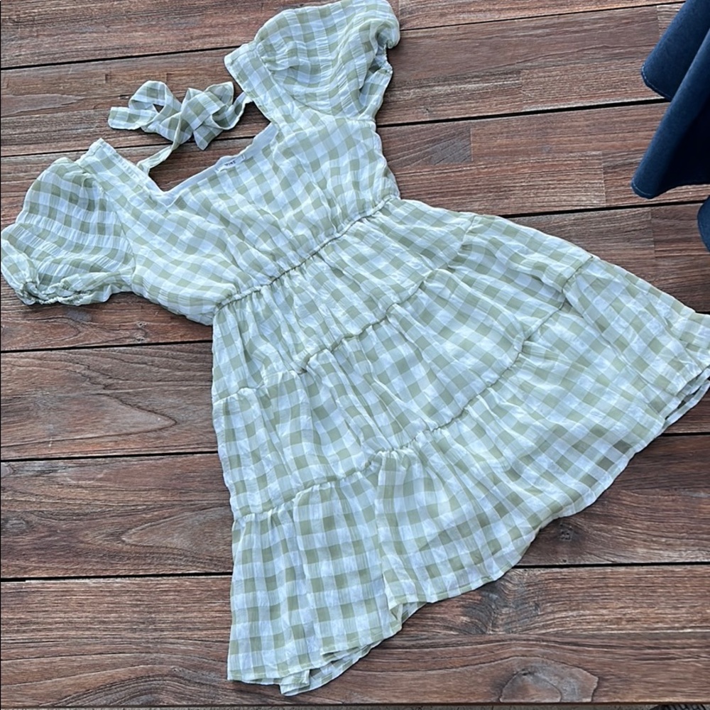 Mine med green and white gingham dress